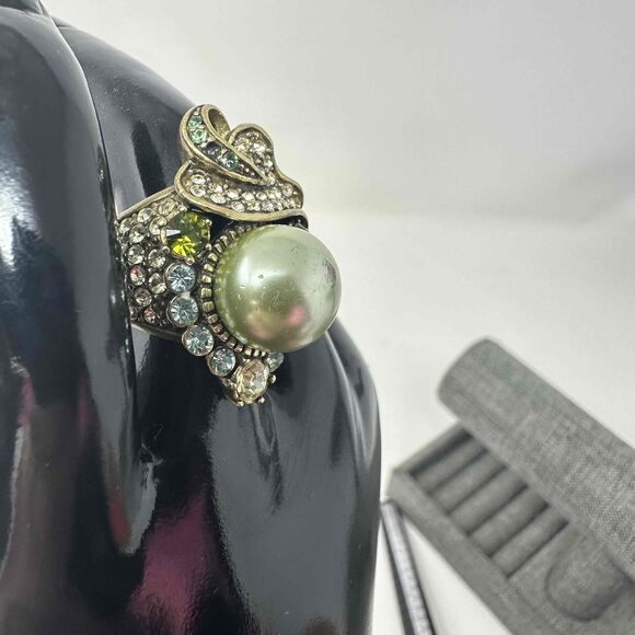 Heidi Daus Ring Size 5.5 Crystal Faux Pearl Peridot Rhinestone Cabochon - Picture 10 of 16